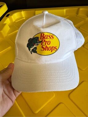 BASS PRO SHOP white trucker